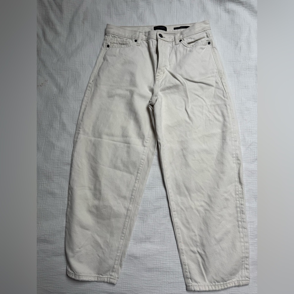 Banana Republic High-Rise Barrel Fit Jeans in Cream Size 29S
